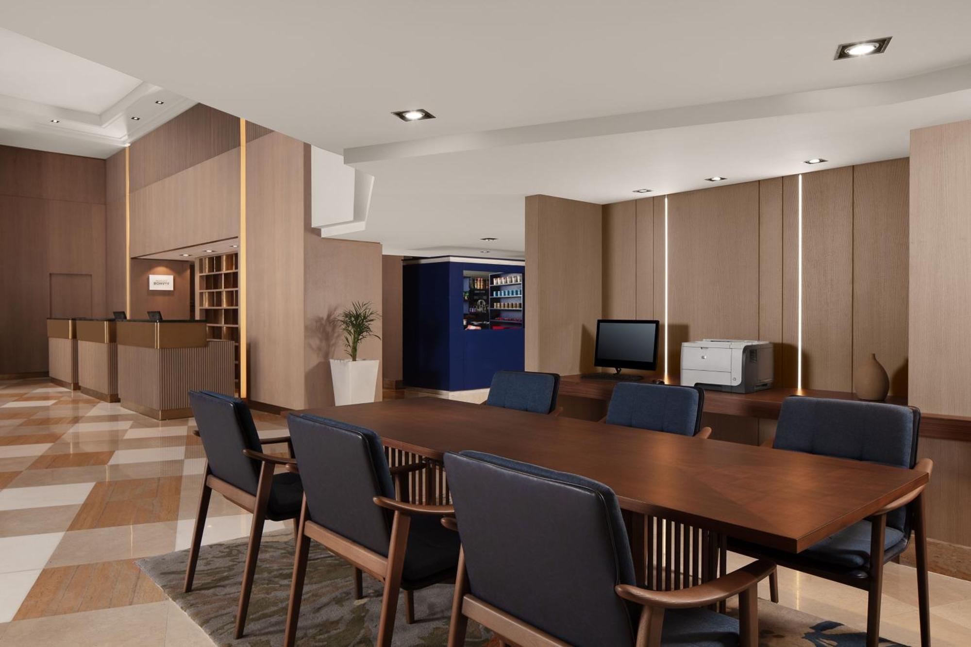 คอร์ตยาร์ด บาย แมริออท อิสตันบูล เวสต์ Hotel ภายนอก รูปภาพ